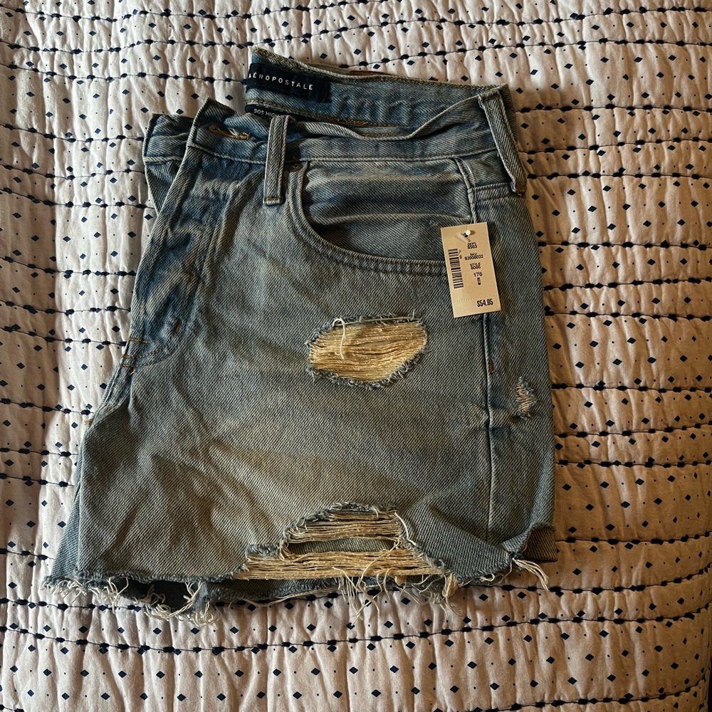 Areopostle shorts, TAGS ON, size 4